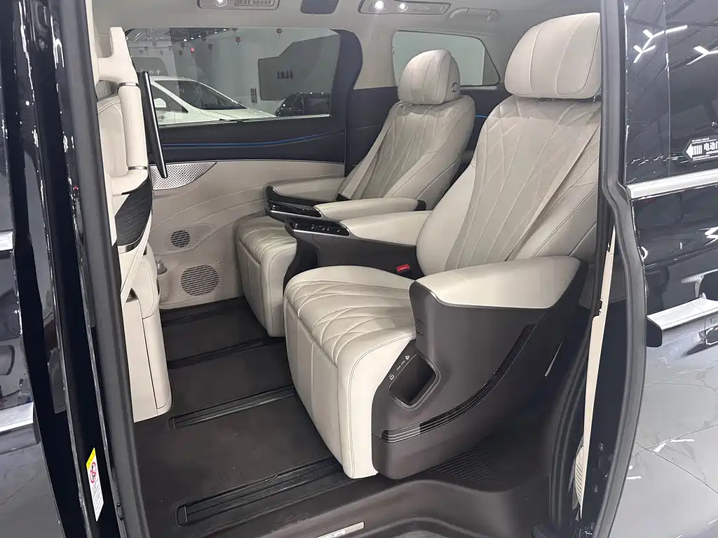 Denza D9 DM-i Smart Drive 1020 4 WD Flagship