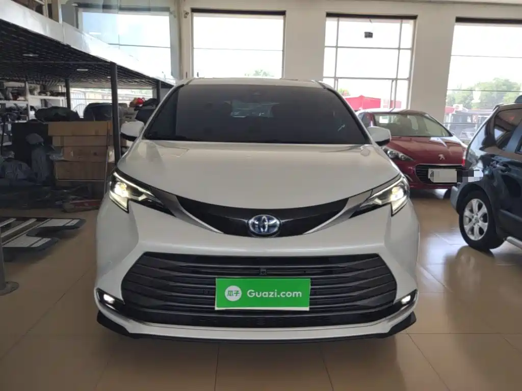 Sienna 2.5 L Hybrid Distinguished