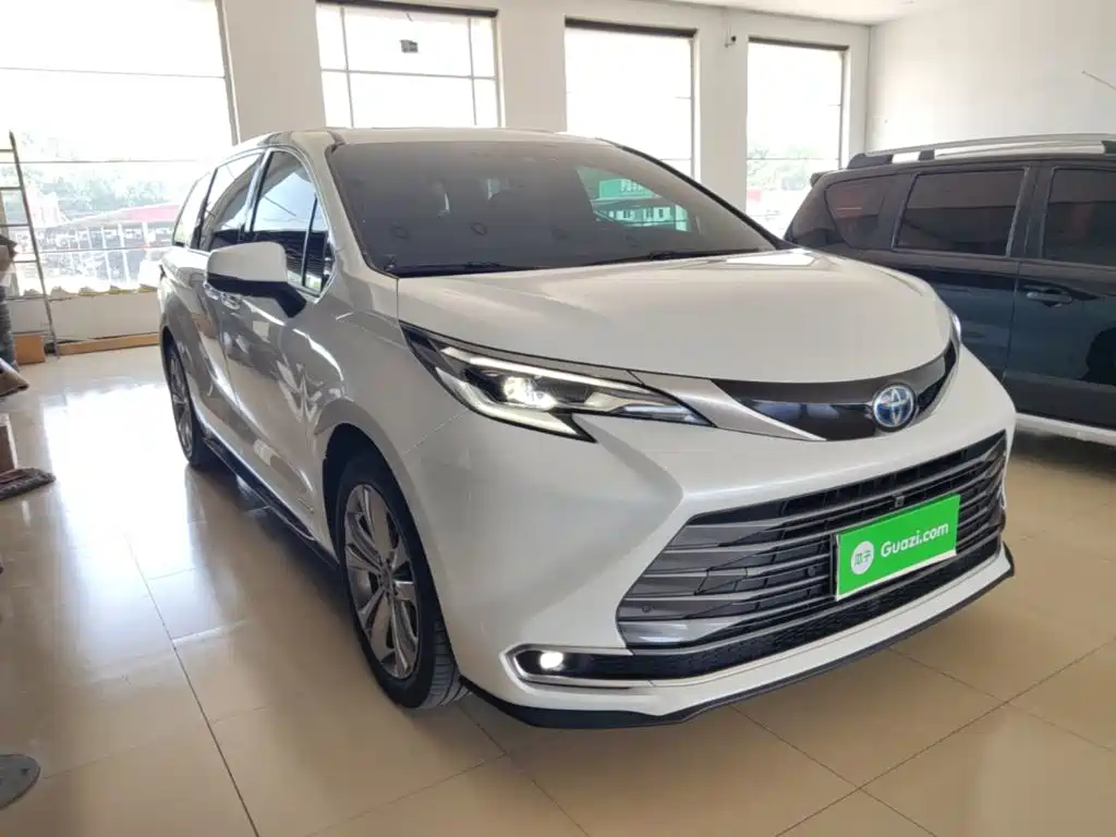 Sienna 2.5 L Hybrid Distinguished