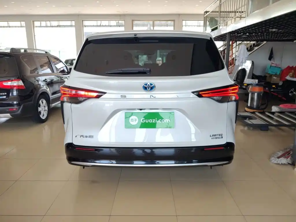 Sienna 2.5 L Hybrid Distinguished