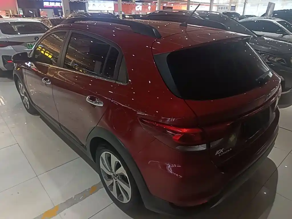 KX CROSS 1.4 L AT GLS