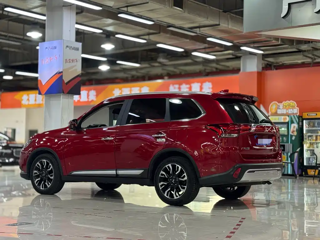 Outlander 2.4 L 4 WD Enjoyment 5-seat