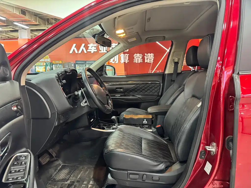 Outlander 2.4 L 4 WD Enjoyment 5-seat