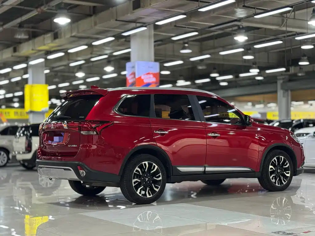 Outlander 2.4 L 4 WD Enjoyment 5-seat