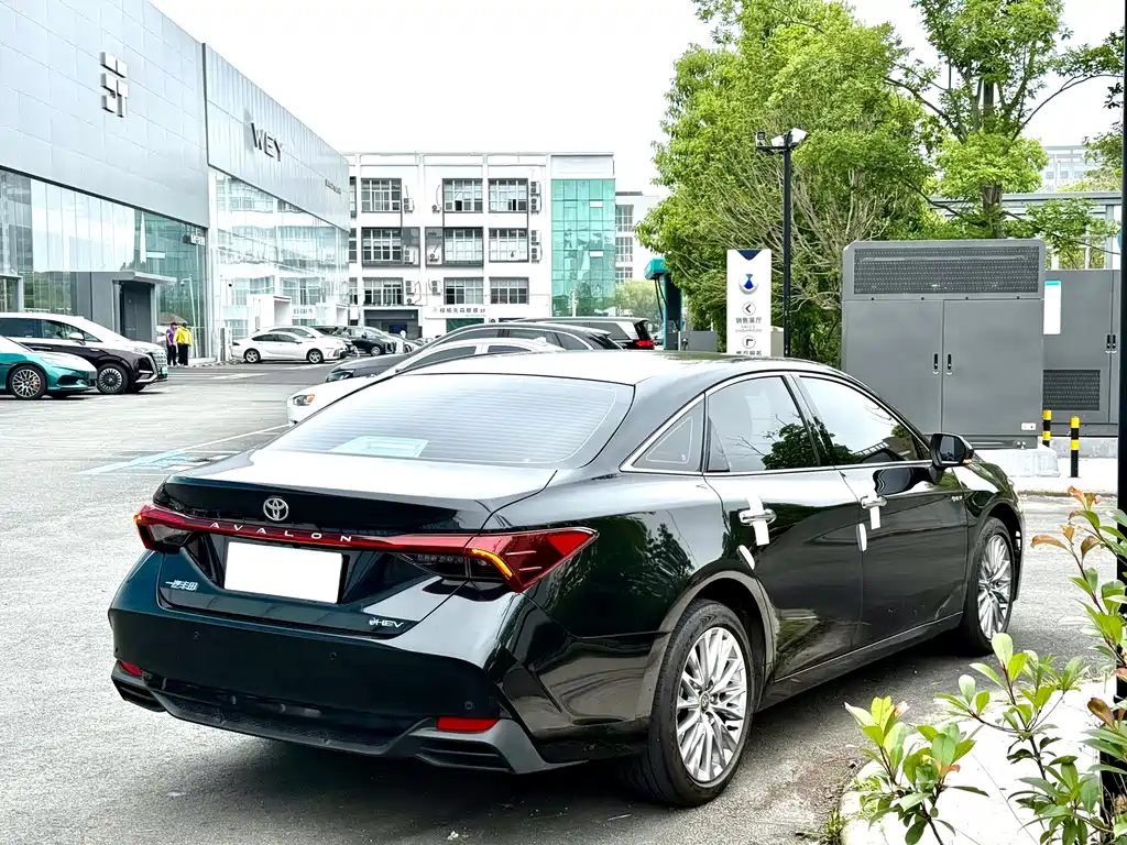 Avalon 2.0 L Luxury