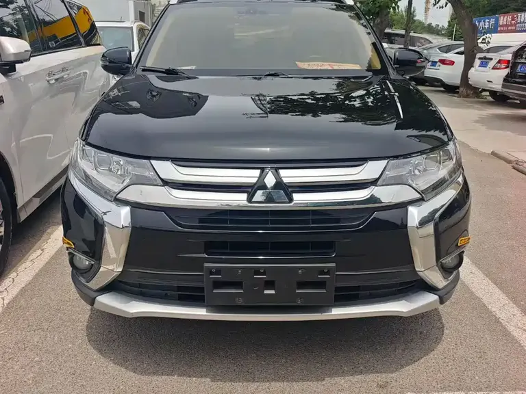 Mitsubishi Outlander 2.4 L 4 WD Luxury 7-seat