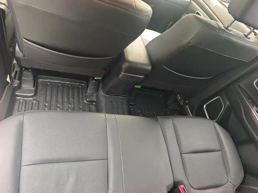 Outlander 2.4 L 4 WD Luxury 7-seat