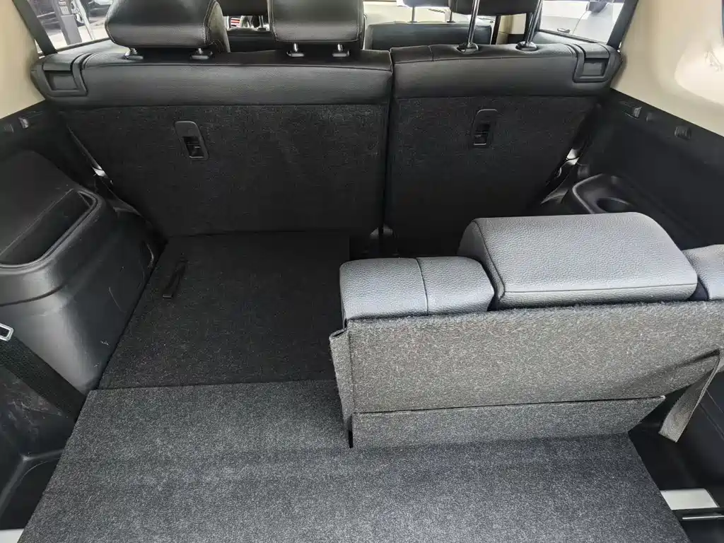 Outlander 2.4 L 4 WD Luxury 7-seat