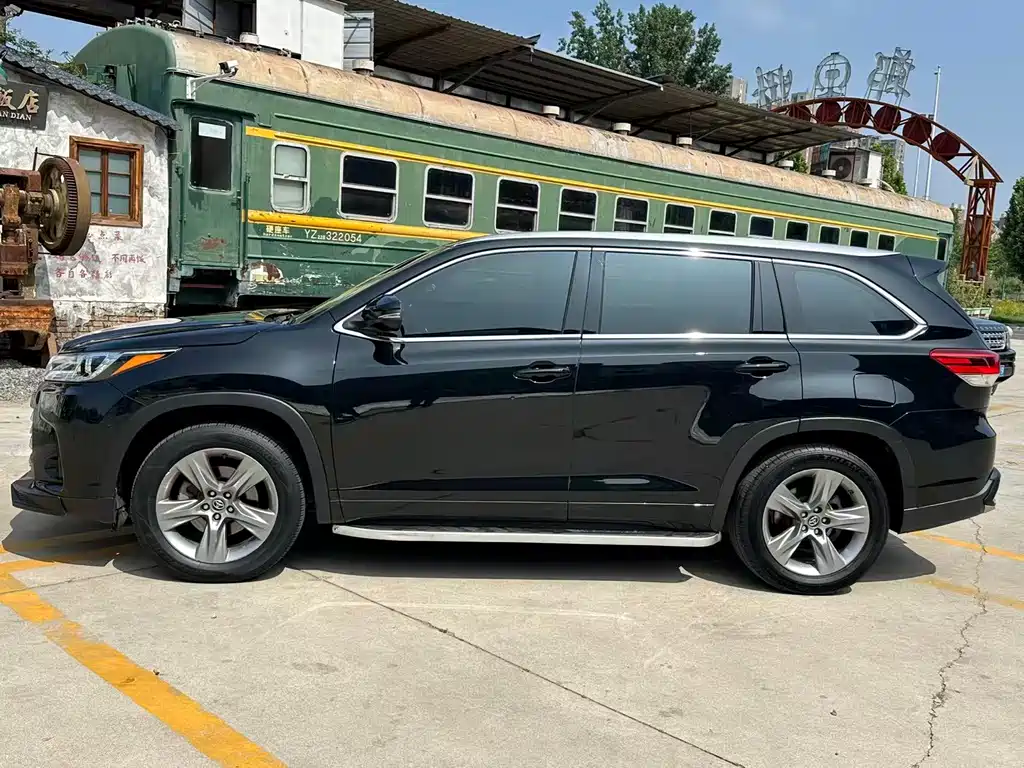 Highlander 2.0 T 4 WD Luxury 7-seat