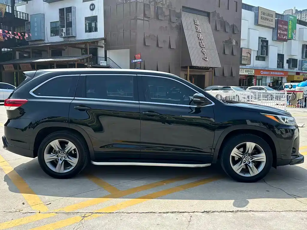 Highlander 2.0 T 4 WD Luxury 7-seat