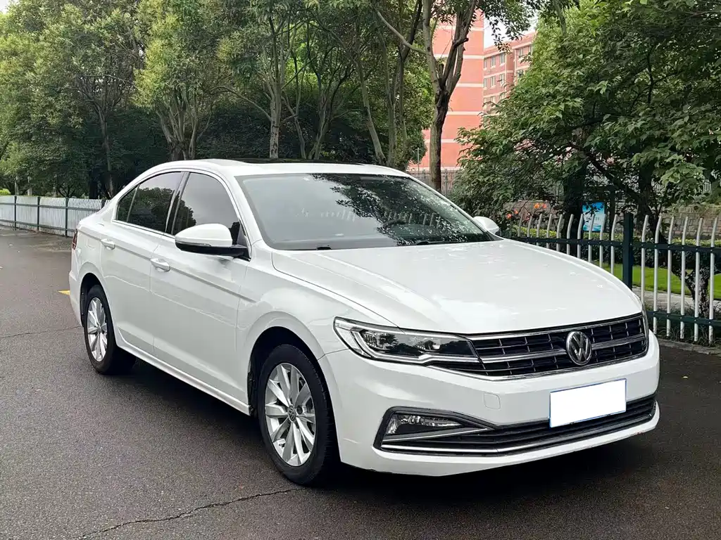 Bora 1.5 L Auto Elite