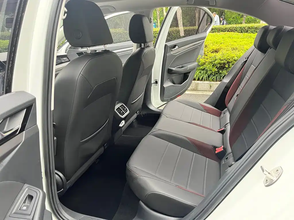Bora 1.5 L Auto Elite