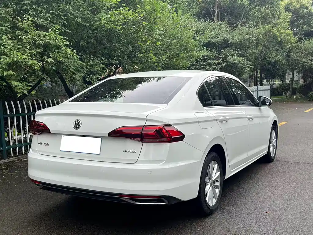 Bora 1.5 L Auto Elite