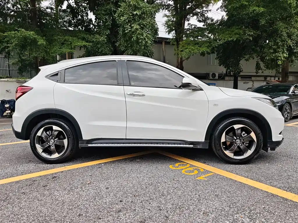 Vezel 1.8 L CVT 2 WD Pioneer