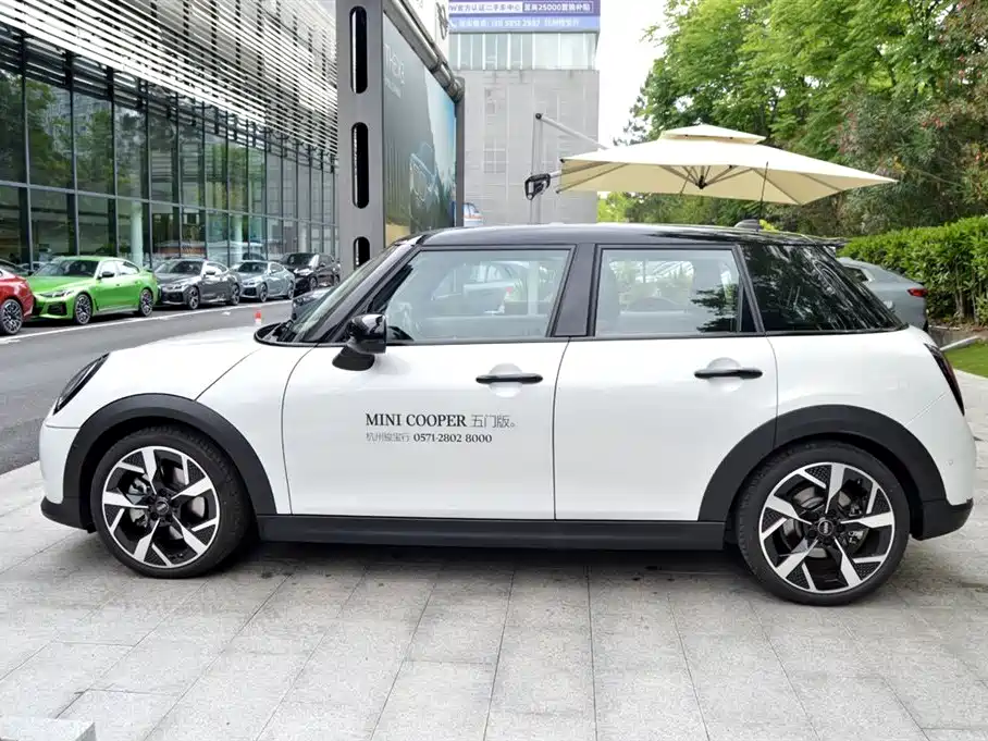 MINI 2.0 T COOPER S Artist 5-door