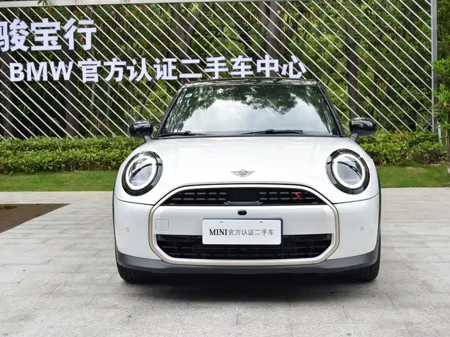 MINI 2.0 T COOPER S Artist 5-door