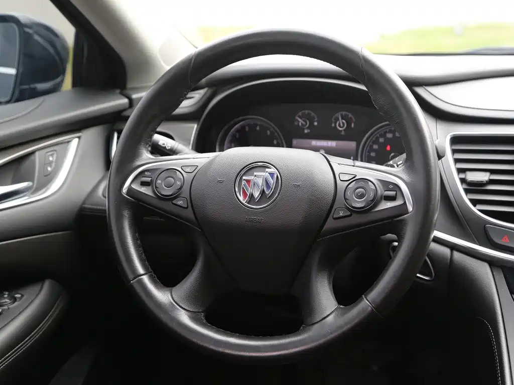 LaCrosse 552 T Luxury