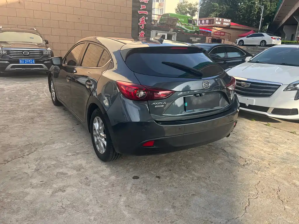 Mazda 3 Axela Hatchback 1.5 L Auto Comfort