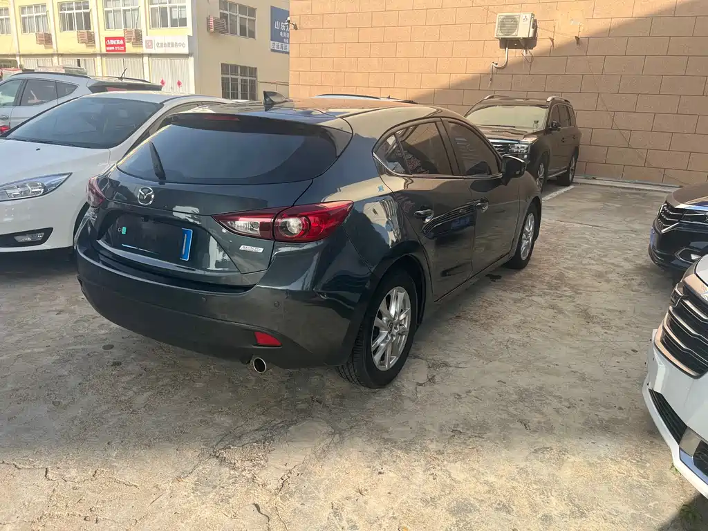 Mazda 3 Axela Hatchback 1.5 L Auto Comfort