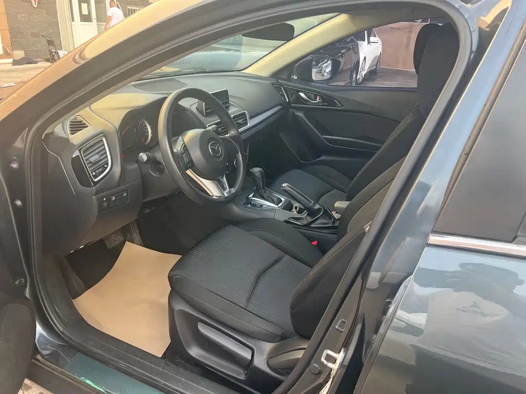 Mazda 3 Axela Hatchback 1.5 L Auto Comfort