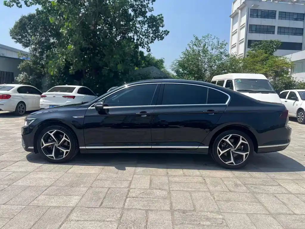 Magotan 200 10 K Commemorative 330 TSI DSG Luxury
