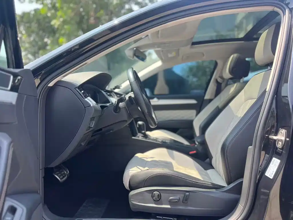 Magotan 200 10 K Commemorative 330 TSI DSG Luxury