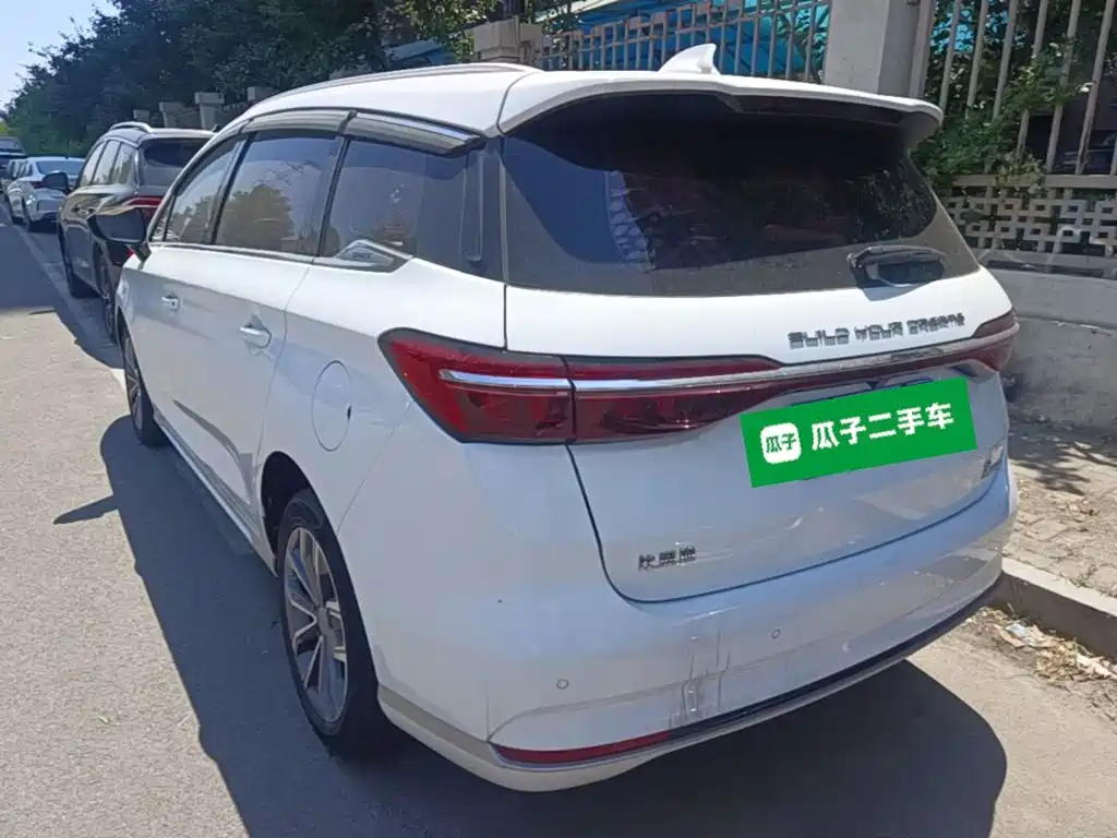 Song MAX Upgraded 1.5 T Auto Luxury 7-seat