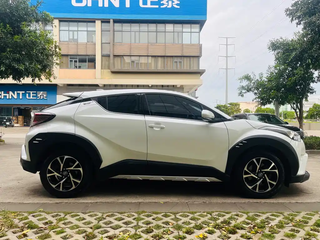Toyota C-HR 丰田C-HR 2018款 2.0 L 酷越豪华版 国VI