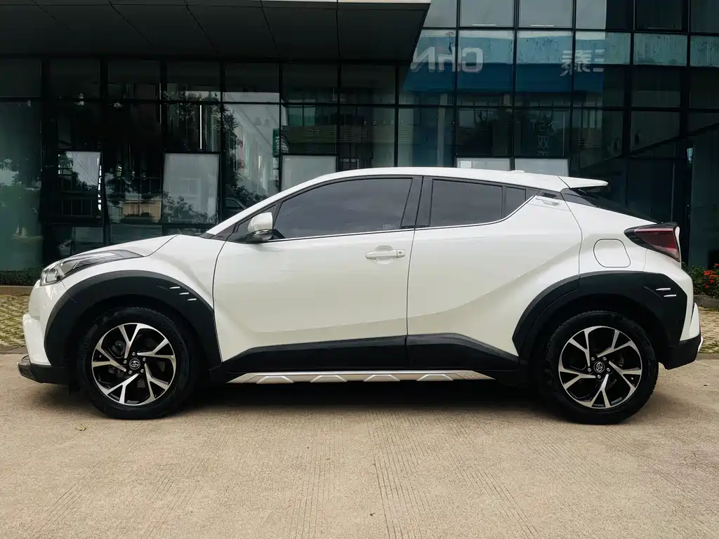 Toyota C-HR 丰田C-HR 2018款 2.0 L 酷越豪华版 国VI