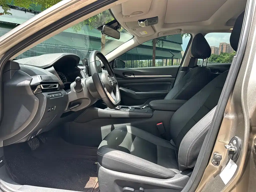 Teana 2.0 L XL-TLS Joy