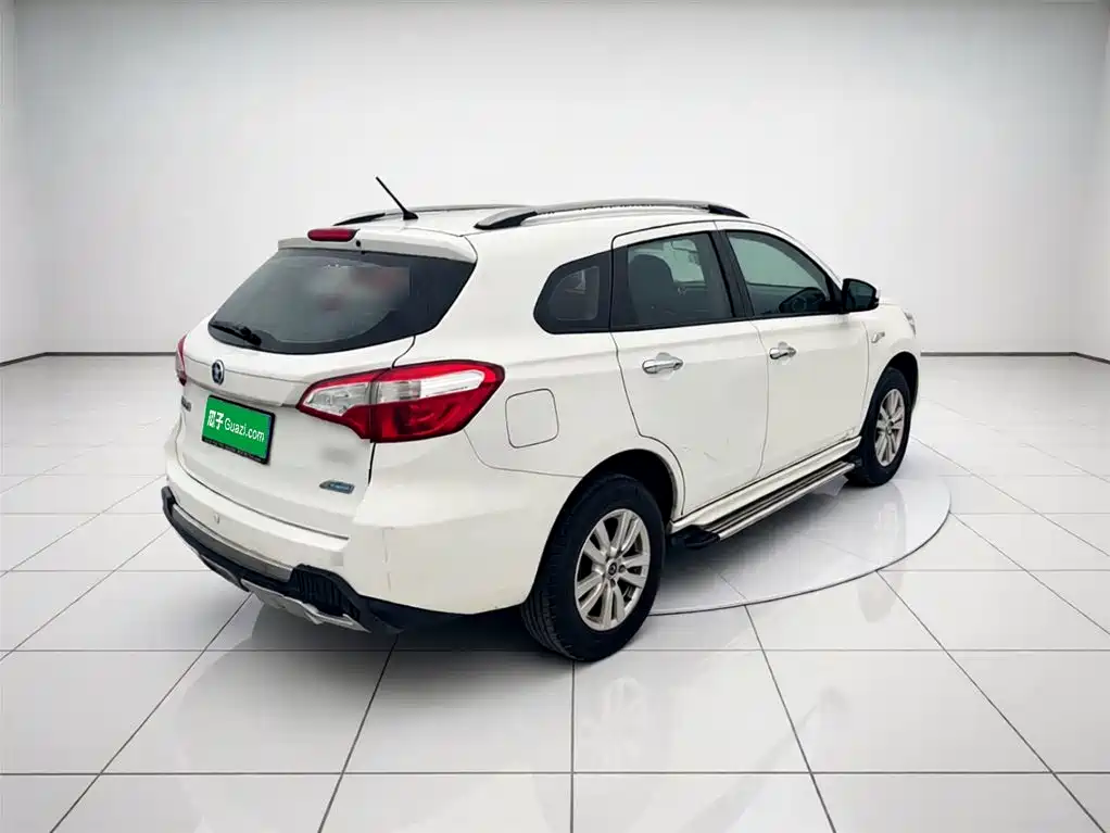 Venucia T70 2.0 L CVT Wise Travel