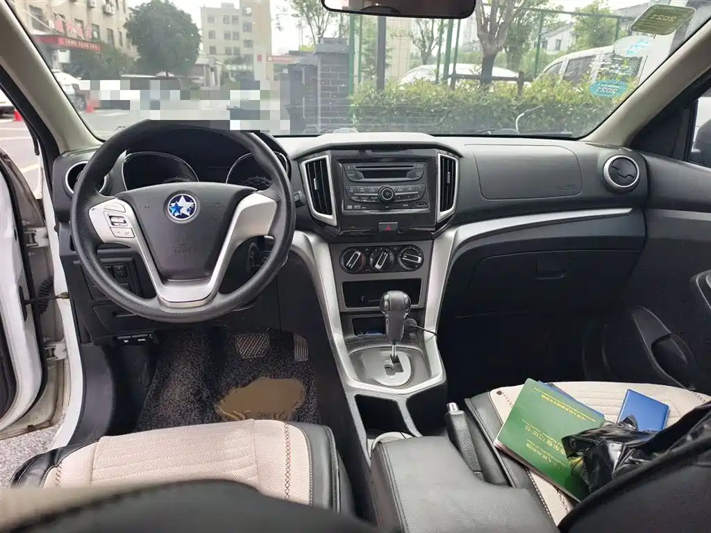 Venucia T70 2.0 L CVT Wise Travel