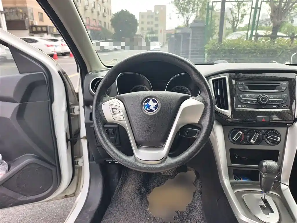 Venucia T70 2.0 L CVT Wise Travel