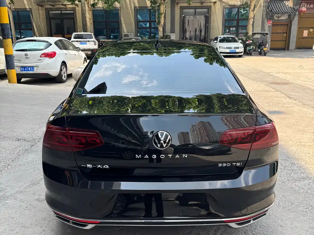 Magotan 200 10 K Commemorative 330 TSI DSG Luxury