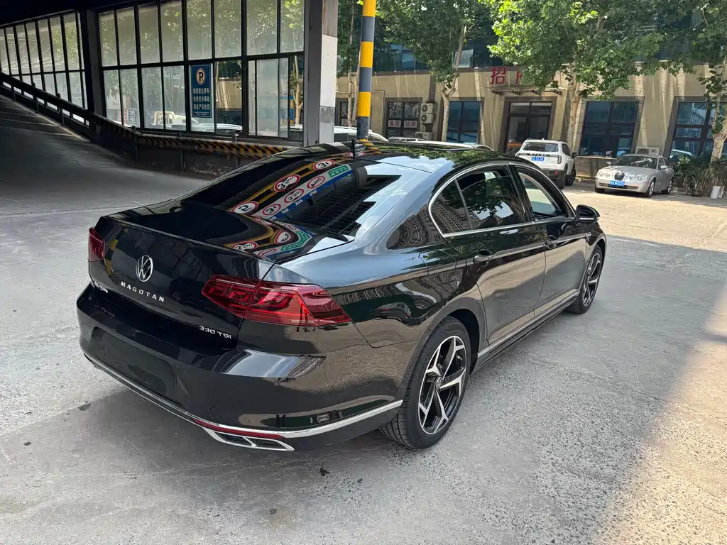 Magotan 200 10 K Commemorative 330 TSI DSG Luxury