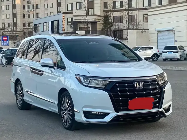 Honda Elysion 2.0 L e:HEV Luxury