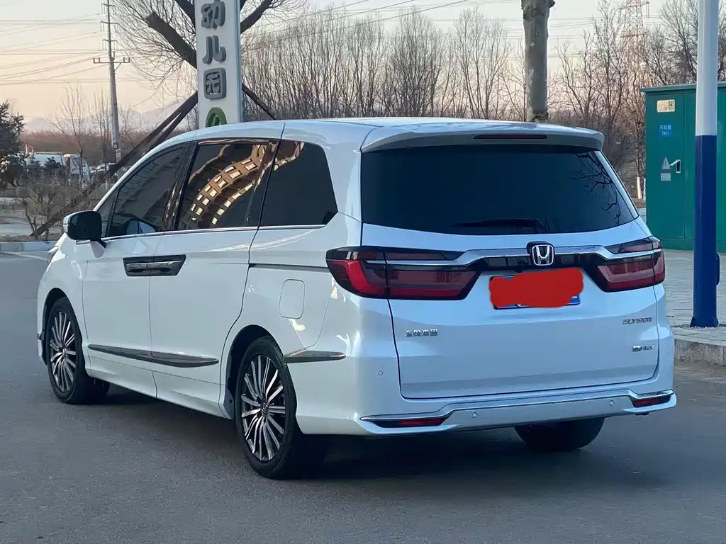 Elysion 2.0 L e:HEV Luxury
