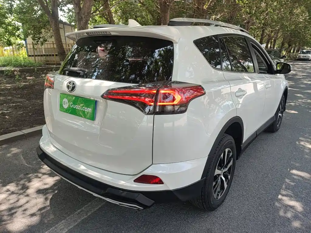 RAV4 2.0 L CVT 2 WD Urban CN-V
