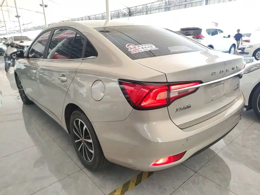 Roewe i5 1.5 L Auto 4 G Connected Leading Luxury Flagship