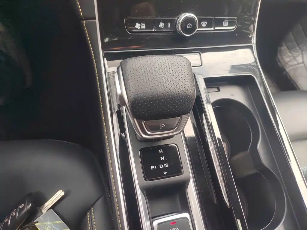 Roewe i6 MAX 荣威i6 MAX 2020款 300 TGI 自动爽酷智驾版