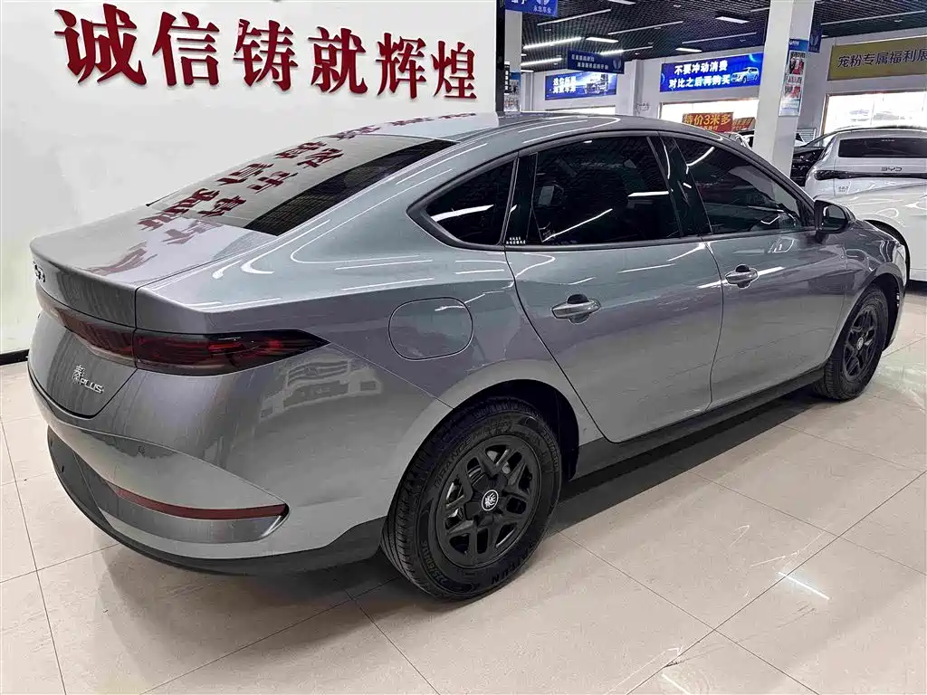 Qin PLUS DM-i Smart Drive 55 KM Leading