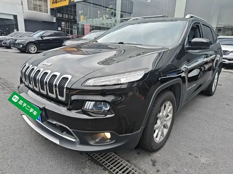 Jeep Cherokee 2.4 L Leading Intelligent