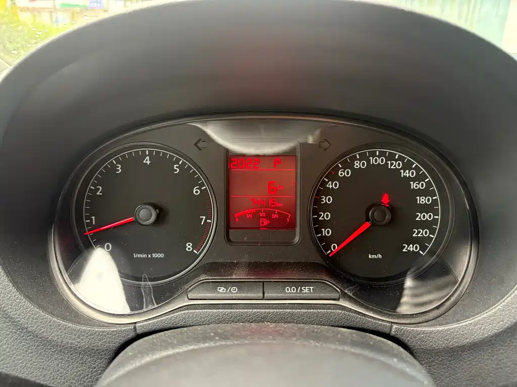 Polo 1.6 L Auto Luxury