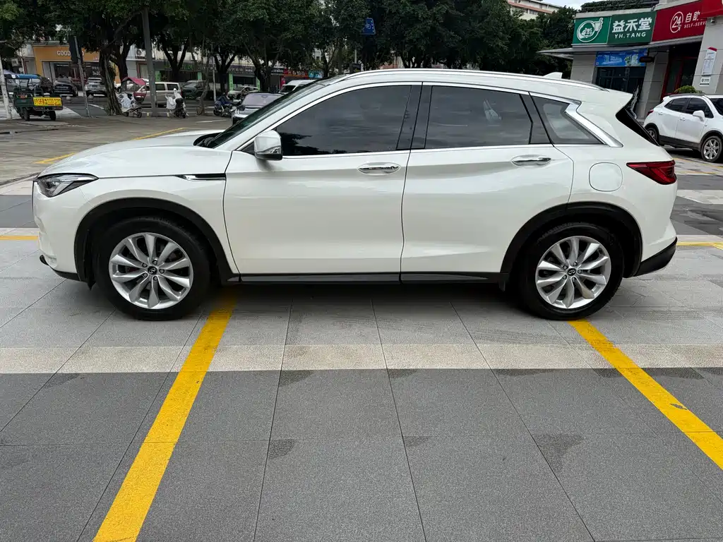 Infiniti QX50 2.0 T 2 WD Fashion