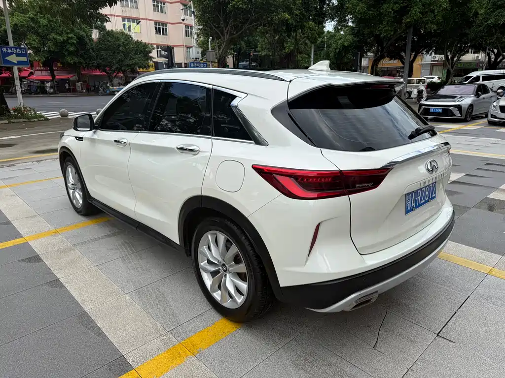 Infiniti QX50 2.0 T 2 WD Fashion