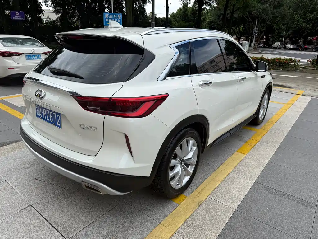 Infiniti QX50 2.0 T 2 WD Fashion