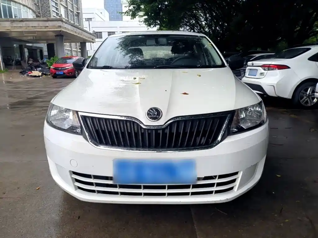 Rapid 1.6 L Manual Forward