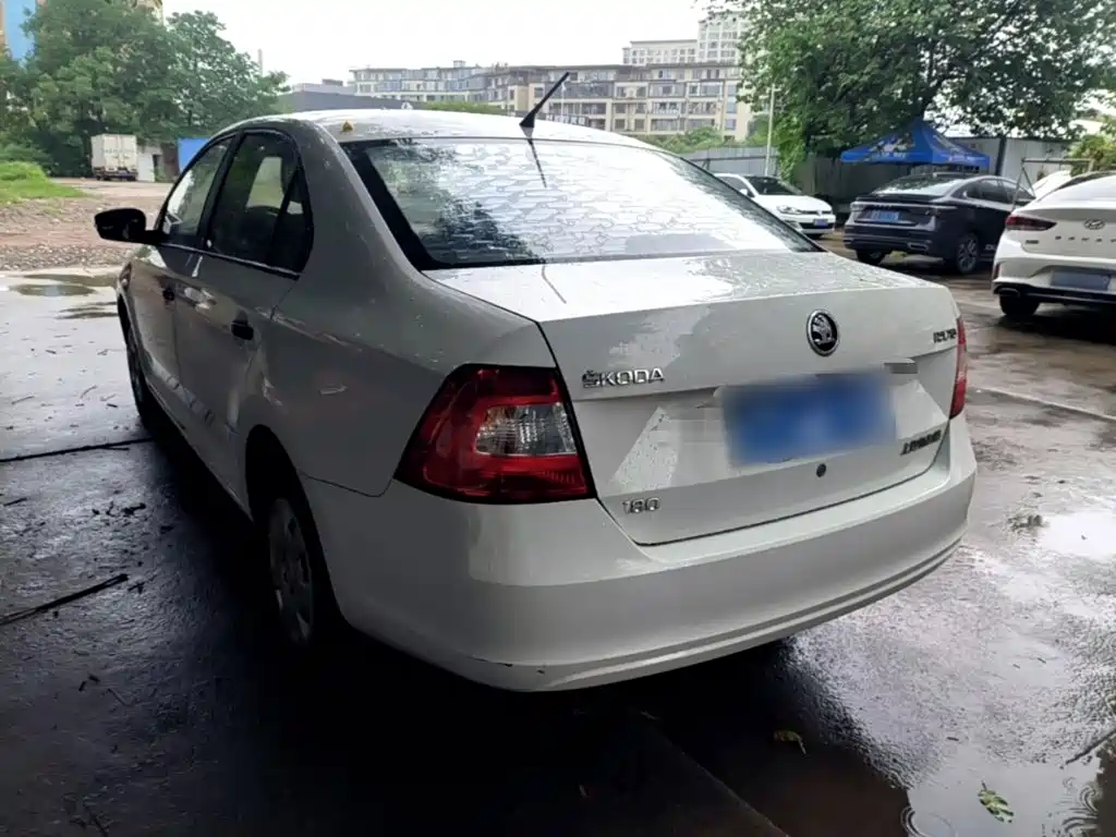 Rapid 1.6 L Manual Forward