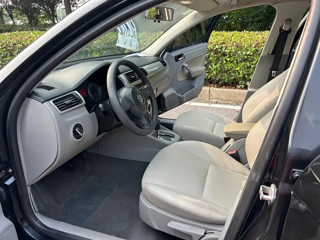Bora 1.6 L Auto Fashion