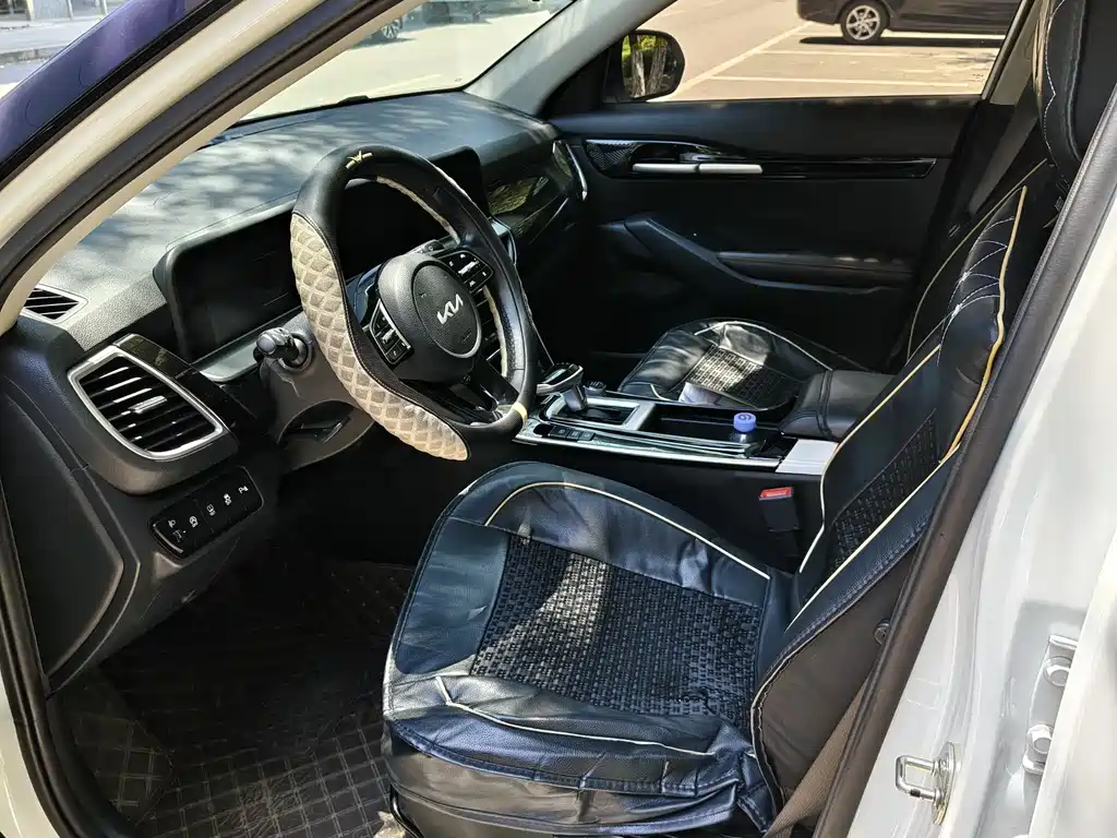 Seltos 1.5 L CVT Distinguished